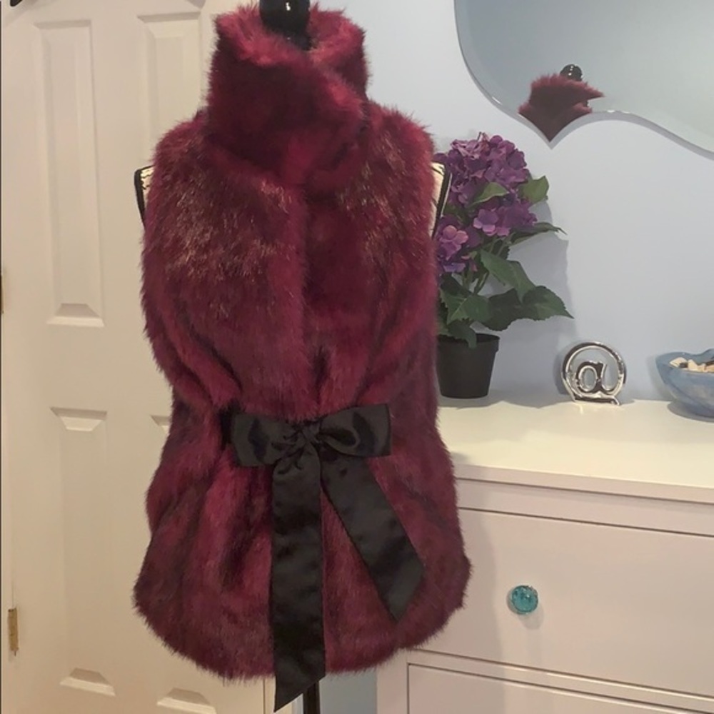 Steve Madden Magenta Faux Fur Vest Tie Close NWOT - Picture 3 of 8